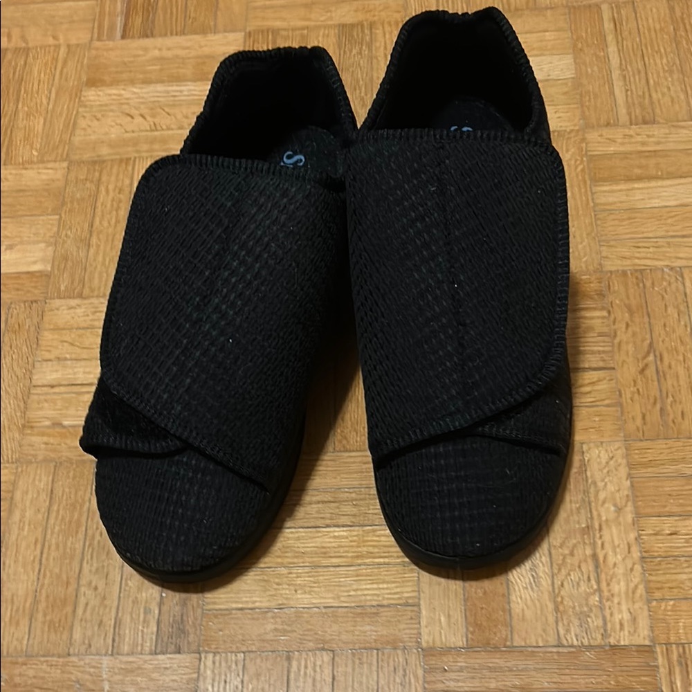 Silverts Black Textured Slip-On Shoes NWOt